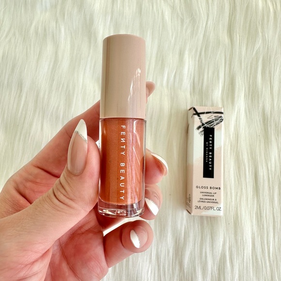 FENTY UNIVERSAL GLOSS BOMB - Picture 4 of 16